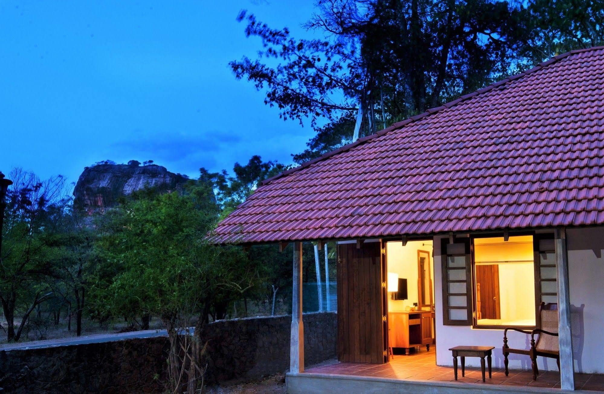 Ekho Sigiriya Hotell Exteriör bild